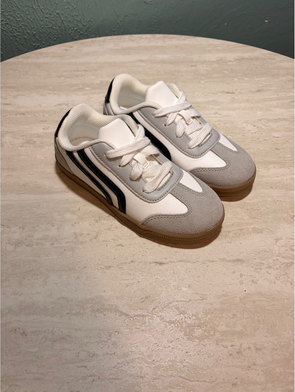 Size 1Y Cat & Jack Boys' New Without Tags Gray and White Sneakers